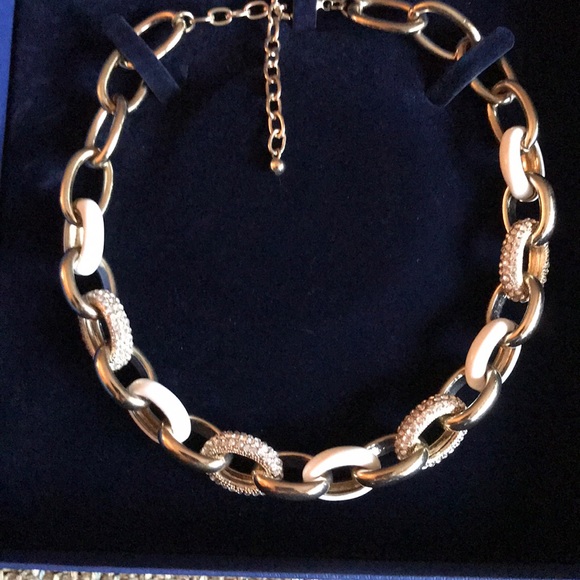 Jewelry - Beautiful gold, white, and crystal chain necklace